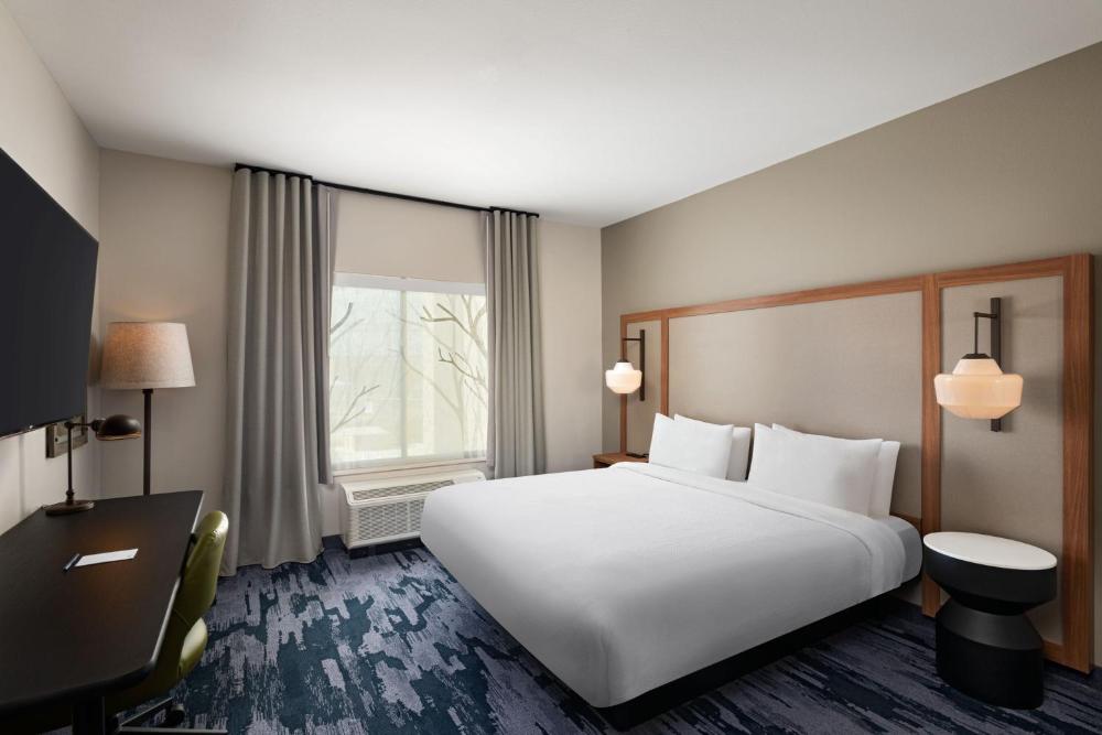 Standard King Room - Hearing Accessible interior